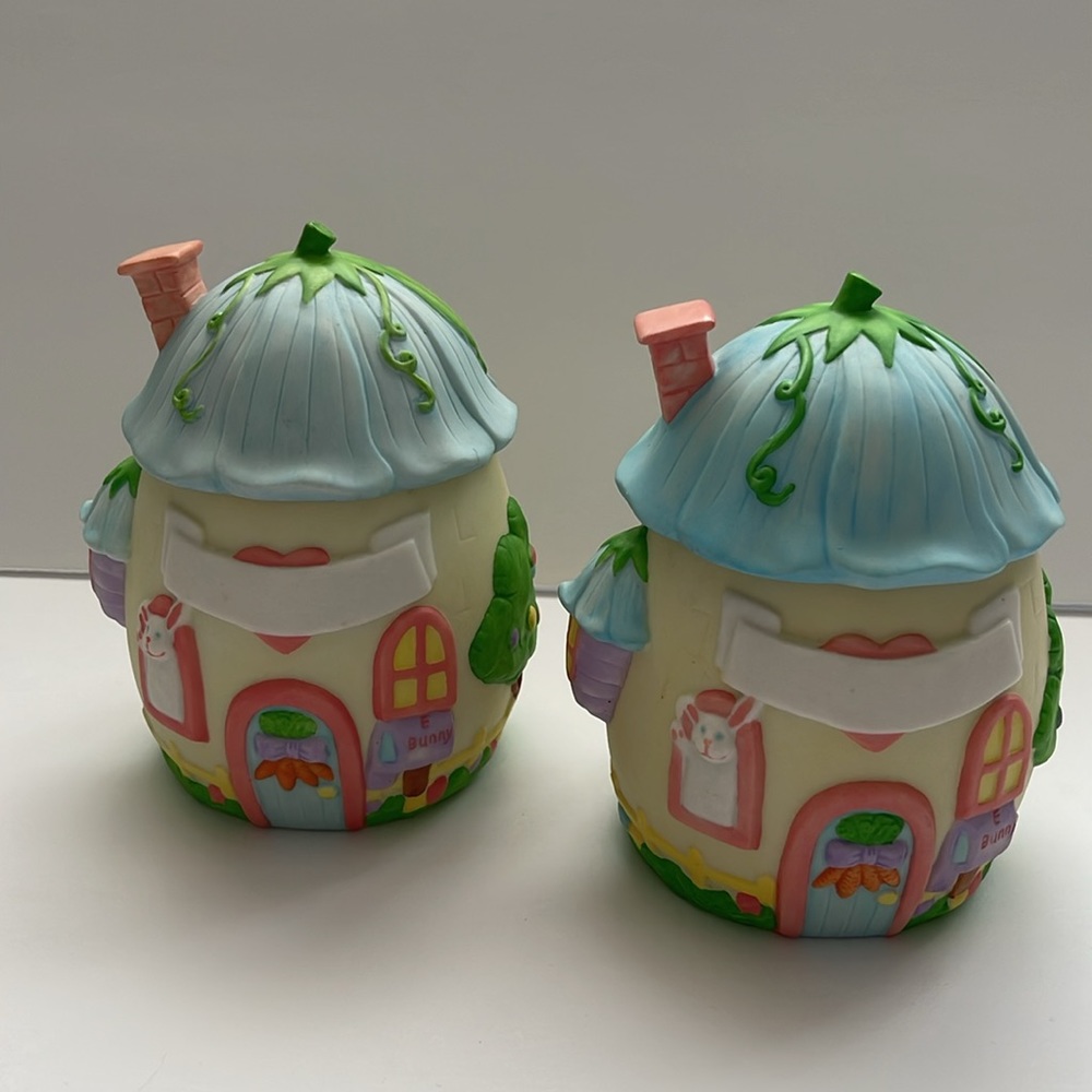 FIGISRT 2002 Bunny House Easter Cookie Jars Figurines